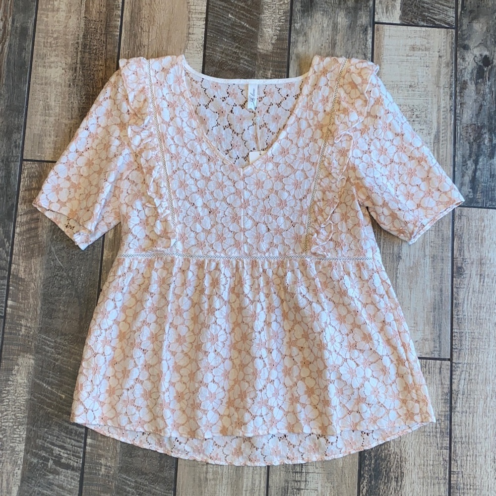 Love Cream/Light Pink Floral Lace Blouse with Ruffles 🆕